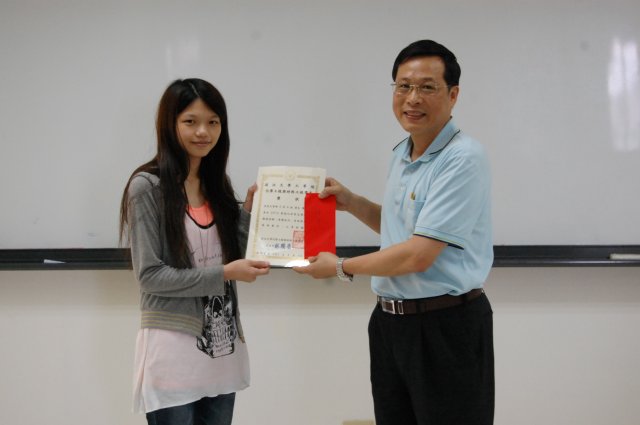 101暑期化材營宣傳海報徵選活動頒獎